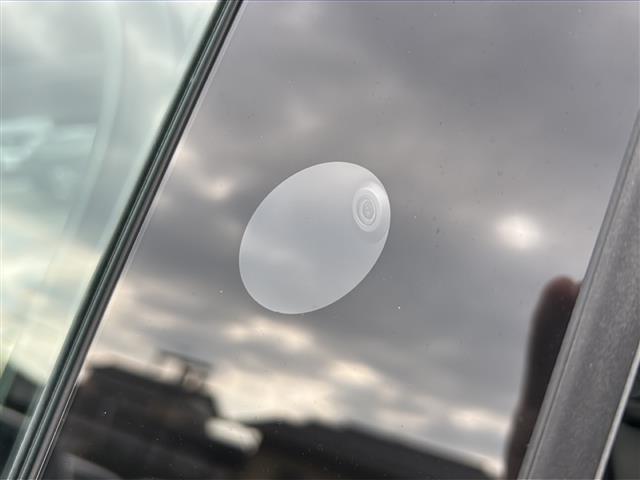 モデルY パフォーマンス パノラマルーフ/オートパイロット/禁煙車/純正ディスプレイオーディオ/パーキングアシスト/レザーシート/シートヒーター/バックカメラ/サイドカメラ/クルーズコントロール/レーンキープアシスト/4WD(7枚目)