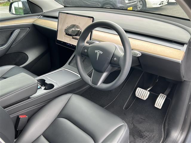 モデルY パフォーマンス パノラマルーフ/オートパイロット/禁煙車/純正ディスプレイオーディオ/パーキングアシスト/レザーシート/シートヒーター/バックカメラ/サイドカメラ/クルーズコントロール/レーンキープアシスト/4WD(8枚目)