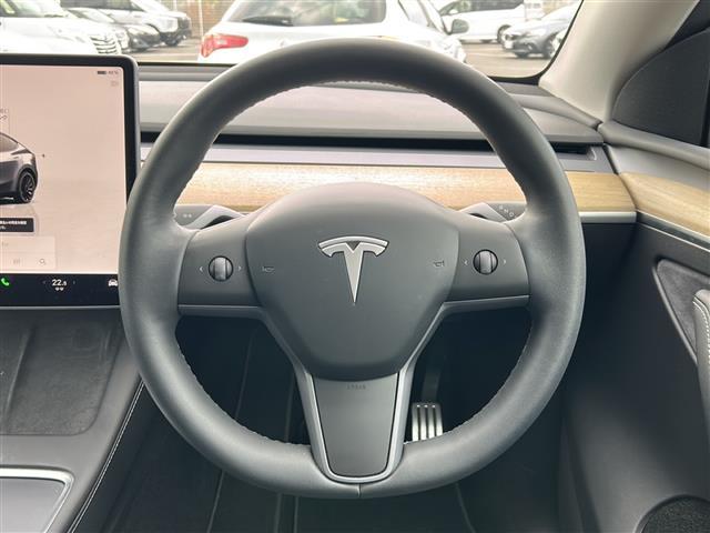 モデルY パフォーマンス パノラマルーフ/オートパイロット/禁煙車/純正ディスプレイオーディオ/パーキングアシスト/レザーシート/シートヒーター/バックカメラ/サイドカメラ/クルーズコントロール/レーンキープアシスト/4WD(12枚目)