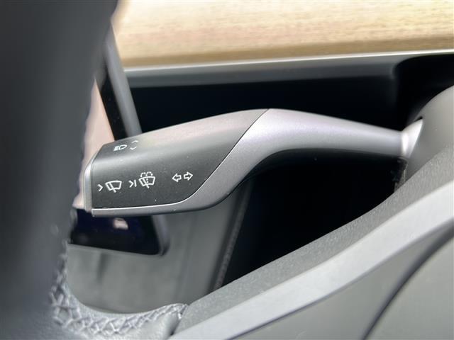 モデルY パフォーマンス パノラマルーフ/オートパイロット/禁煙車/純正ディスプレイオーディオ/パーキングアシスト/レザーシート/シートヒーター/バックカメラ/サイドカメラ/クルーズコントロール/レーンキープアシスト/4WD(13枚目)