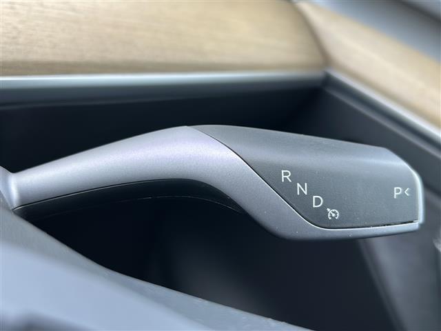 モデルY パフォーマンス パノラマルーフ/オートパイロット/禁煙車/純正ディスプレイオーディオ/パーキングアシスト/レザーシート/シートヒーター/バックカメラ/サイドカメラ/クルーズコントロール/レーンキープアシスト/4WD(14枚目)
