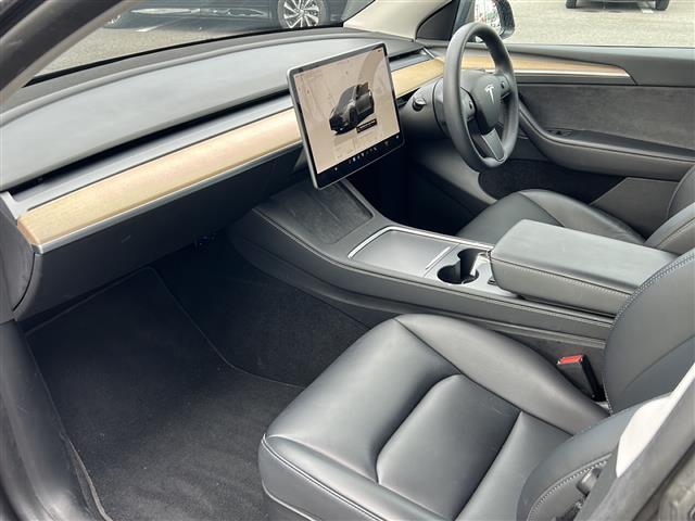 モデルY パフォーマンス パノラマルーフ/オートパイロット/禁煙車/純正ディスプレイオーディオ/パーキングアシスト/レザーシート/シートヒーター/バックカメラ/サイドカメラ/クルーズコントロール/レーンキープアシスト/4WD(18枚目)