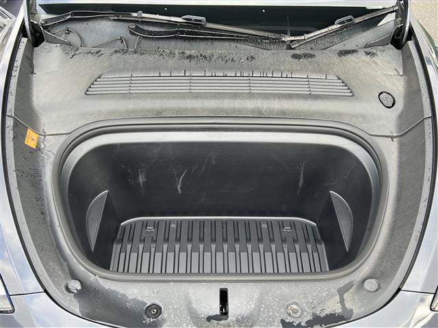 モデルY パフォーマンス パノラマルーフ/オートパイロット/禁煙車/純正ディスプレイオーディオ/パーキングアシスト/レザーシート/シートヒーター/バックカメラ/サイドカメラ/クルーズコントロール/レーンキープアシスト/4WD(23枚目)