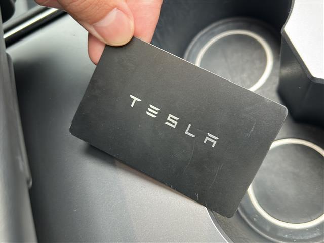 モデルY パフォーマンス パノラマルーフ/オートパイロット/禁煙車/純正ディスプレイオーディオ/パーキングアシスト/レザーシート/シートヒーター/バックカメラ/サイドカメラ/クルーズコントロール/レーンキープアシスト/4WD(40枚目)