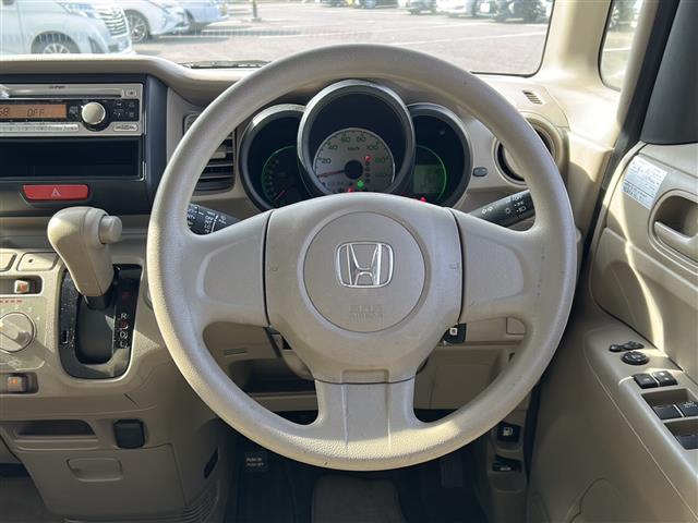 N-BOX G オーディオ/CD/USB/両側パワースライドドア/プッシュスタート/スマートキー/純正フロアマット/ドアバイザー/アルミホイール/ベンチシート/横滑り防止装置/オートエアコン/ハロゲンヘッドライト(2枚目)