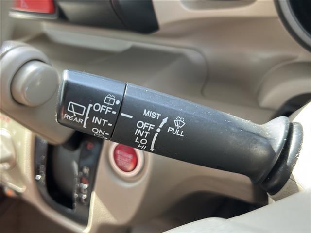 N-BOX G オーディオ/CD/USB/両側パワースライドドア/プッシュスタート/スマートキー/純正フロアマット/ドアバイザー/アルミホイール/ベンチシート/横滑り防止装置/オートエアコン/ハロゲンヘッドライト(3枚目)