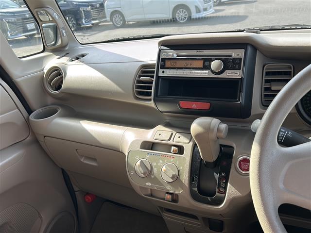 N-BOX G オーディオ/CD/USB/両側パワースライドドア/プッシュスタート/スマートキー/純正フロアマット/ドアバイザー/アルミホイール/ベンチシート/横滑り防止装置/オートエアコン/ハロゲンヘッドライト(6枚目)