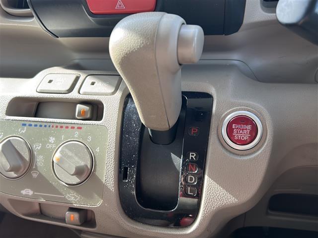 N-BOX G オーディオ/CD/USB/両側パワースライドドア/プッシュスタート/スマートキー/純正フロアマット/ドアバイザー/アルミホイール/ベンチシート/横滑り防止装置/オートエアコン/ハロゲンヘッドライト(7枚目)