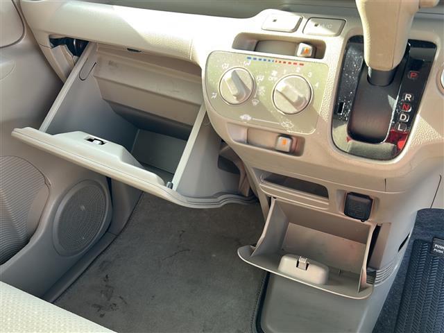 N-BOX G オーディオ/CD/USB/両側パワースライドドア/プッシュスタート/スマートキー/純正フロアマット/ドアバイザー/アルミホイール/ベンチシート/横滑り防止装置/オートエアコン/ハロゲンヘッドライト(14枚目)