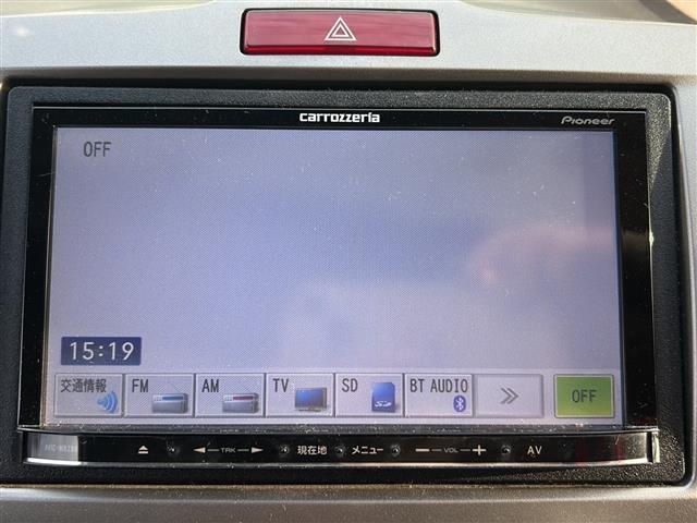 フリード Ｇ　ジャストセレクション　社外７インチナビ／両側パワースライドドア／ワンセグＴＶ／ウィンカーミラー／社外アルミホイール／キセノンヘッドライト／純正フロアマット／ウォークスルー／３列シート／Ｂｌｕｅｔｏｏｔｈ接続／スマートキー／（5枚目）