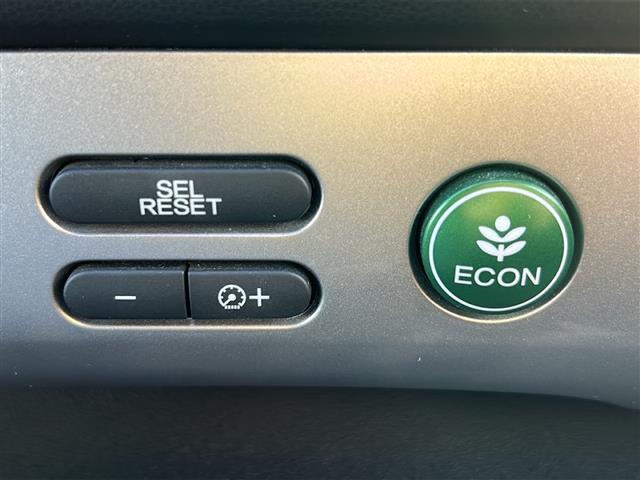 フリード Ｇ　ジャストセレクション　社外７インチナビ／両側パワースライドドア／ワンセグＴＶ／ウィンカーミラー／社外アルミホイール／キセノンヘッドライト／純正フロアマット／ウォークスルー／３列シート／Ｂｌｕｅｔｏｏｔｈ接続／スマートキー／（10枚目）