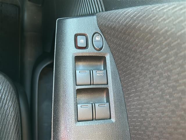 フリード Ｇ　ジャストセレクション　社外７インチナビ／両側パワースライドドア／ワンセグＴＶ／ウィンカーミラー／社外アルミホイール／キセノンヘッドライト／純正フロアマット／ウォークスルー／３列シート／Ｂｌｕｅｔｏｏｔｈ接続／スマートキー／（11枚目）