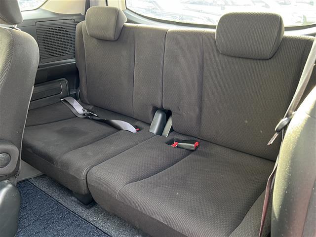 フリード Ｇ　ジャストセレクション　社外７インチナビ／両側パワースライドドア／ワンセグＴＶ／ウィンカーミラー／社外アルミホイール／キセノンヘッドライト／純正フロアマット／ウォークスルー／３列シート／Ｂｌｕｅｔｏｏｔｈ接続／スマートキー／（19枚目）