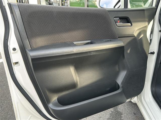 フリード Ｇ　ジャストセレクション　社外７インチナビ／両側パワースライドドア／ワンセグＴＶ／ウィンカーミラー／社外アルミホイール／キセノンヘッドライト／純正フロアマット／ウォークスルー／３列シート／Ｂｌｕｅｔｏｏｔｈ接続／スマートキー／（21枚目）