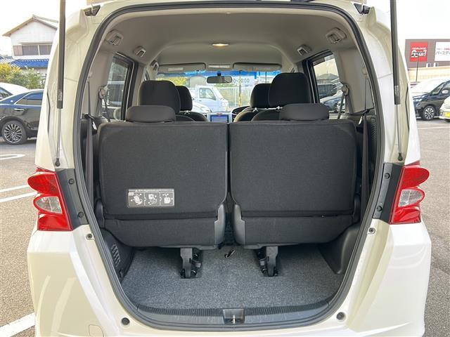 フリード Ｇ　ジャストセレクション　社外７インチナビ／両側パワースライドドア／ワンセグＴＶ／ウィンカーミラー／社外アルミホイール／キセノンヘッドライト／純正フロアマット／ウォークスルー／３列シート／Ｂｌｕｅｔｏｏｔｈ接続／スマートキー／（25枚目）