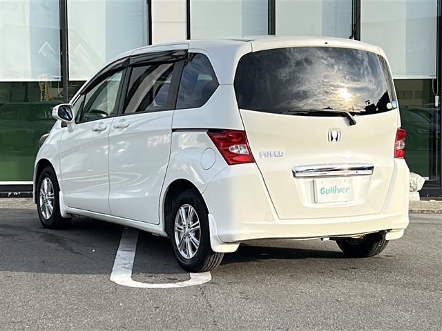 フリード Ｇ　ジャストセレクション　社外７インチナビ／両側パワースライドドア／ワンセグＴＶ／ウィンカーミラー／社外アルミホイール／キセノンヘッドライト／純正フロアマット／ウォークスルー／３列シート／Ｂｌｕｅｔｏｏｔｈ接続／スマートキー／（32枚目）