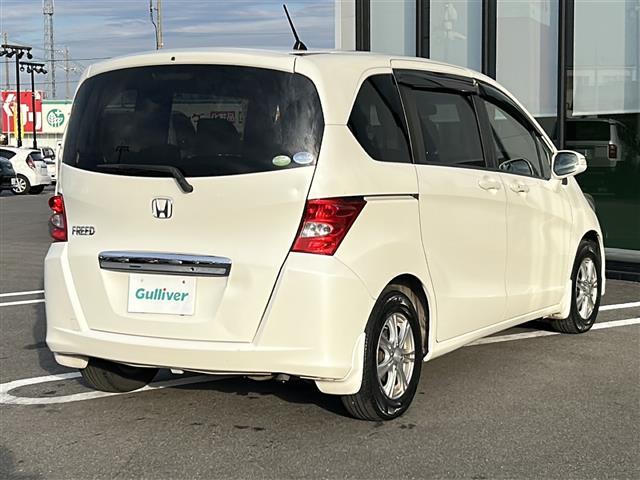 フリード Ｇ　ジャストセレクション　社外７インチナビ／両側パワースライドドア／ワンセグＴＶ／ウィンカーミラー／社外アルミホイール／キセノンヘッドライト／純正フロアマット／ウォークスルー／３列シート／Ｂｌｕｅｔｏｏｔｈ接続／スマートキー／（33枚目）