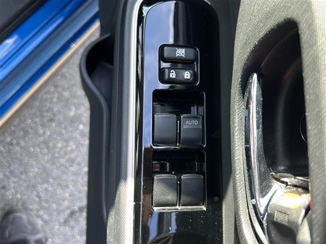 アクア X-アーバン 社外ナビ/フルセグ/バックカメラ/ルーフレール/X-URBANエアロ/LEDヘッドライト/純正アルミホイール/純正フロアマット/ドアバイザー/フォグランプ/ハーフレザーシート/ETC/禁煙車 VSC(17枚目)