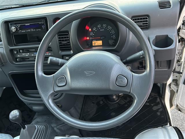 ハイゼットトラック エアコン・パワステ スペシャル 5速マニュアル/4WD/ケンウッドオーディオ/サマータイヤ車載/純正フロアマット/サイドドアバイザー/ケンウッドオーディオ/CD/AUX/パワーステアリング/エアコン/パワーウィンドウ/エアバック(2枚目)