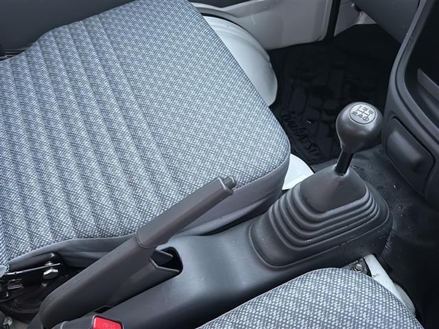 ハイゼットトラック エアコン・パワステ スペシャル 5速マニュアル/4WD/ケンウッドオーディオ/サマータイヤ車載/純正フロアマット/サイドドアバイザー/ケンウッドオーディオ/CD/AUX/パワーステアリング/エアコン/パワーウィンドウ/エアバック(8枚目)