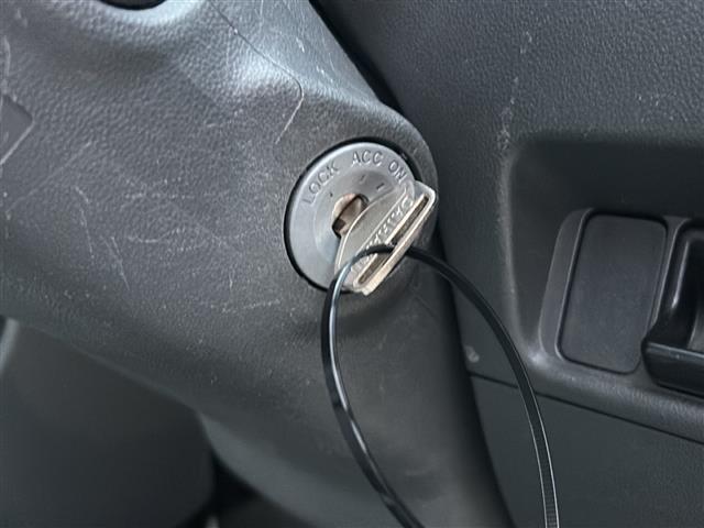 ハイゼットトラック エアコン・パワステ スペシャル 5速マニュアル/4WD/ケンウッドオーディオ/サマータイヤ車載/純正フロアマット/サイドドアバイザー/ケンウッドオーディオ/CD/AUX/パワーステアリング/エアコン/パワーウィンドウ/エアバック(17枚目)