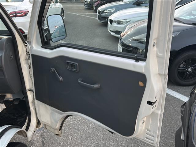 ハイゼットトラック エアコン・パワステ スペシャル 5速マニュアル/4WD/ケンウッドオーディオ/サマータイヤ車載/純正フロアマット/サイドドアバイザー/ケンウッドオーディオ/CD/AUX/パワーステアリング/エアコン/パワーウィンドウ/エアバック(18枚目)