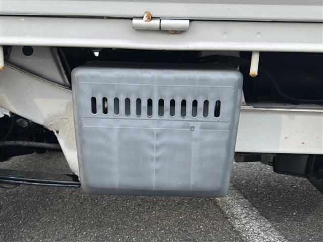 ハイゼットトラック エアコン・パワステ スペシャル 5速マニュアル/4WD/ケンウッドオーディオ/サマータイヤ車載/純正フロアマット/サイドドアバイザー/ケンウッドオーディオ/CD/AUX/パワーステアリング/エアコン/パワーウィンドウ/エアバック(25枚目)