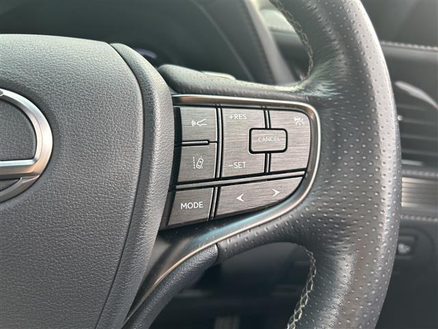 ＬＳ ＬＳ５００ｈ　Ｆスポーツ　サンルーフ／全方位カメラ／ＥＴＣ２．０／禁煙車／クルーズコントロール／レーンキープアシスト／コーナーセンサー／バックカメラ／ドライブレコーダー／ハーフレザーシート／シートヒーター／ステアリングヒーター（11枚目）