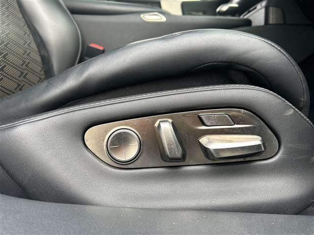 ＬＳ ＬＳ５００ｈ　Ｆスポーツ　サンルーフ／全方位カメラ／ＥＴＣ２．０／禁煙車／クルーズコントロール／レーンキープアシスト／コーナーセンサー／バックカメラ／ドライブレコーダー／ハーフレザーシート／シートヒーター／ステアリングヒーター（18枚目）