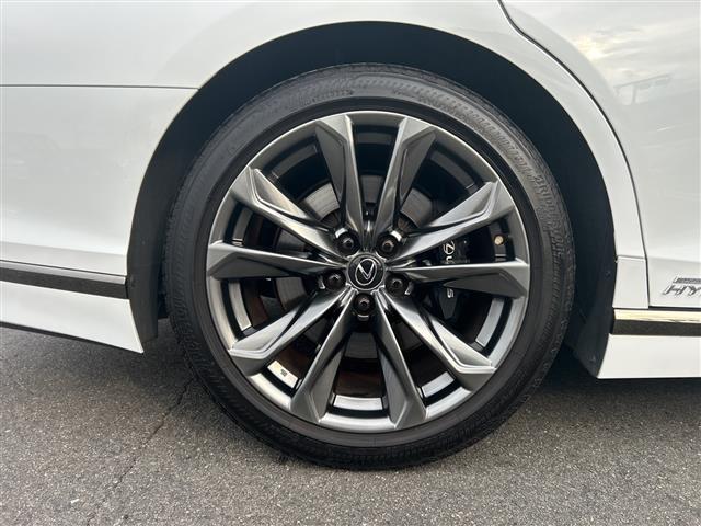 ＬＳ ＬＳ５００ｈ　Ｆスポーツ　サンルーフ／全方位カメラ／ＥＴＣ２．０／禁煙車／クルーズコントロール／レーンキープアシスト／コーナーセンサー／バックカメラ／ドライブレコーダー／ハーフレザーシート／シートヒーター／ステアリングヒーター（26枚目）
