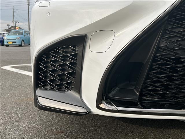 ＬＳ ＬＳ５００ｈ　Ｆスポーツ　サンルーフ／全方位カメラ／ＥＴＣ２．０／禁煙車／クルーズコントロール／レーンキープアシスト／コーナーセンサー／バックカメラ／ドライブレコーダー／ハーフレザーシート／シートヒーター／ステアリングヒーター（31枚目）
