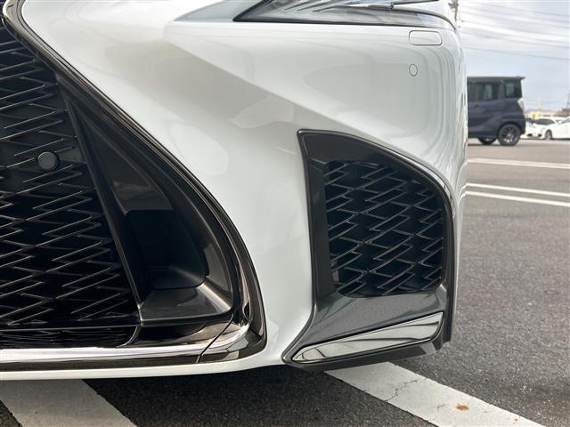 ＬＳ ＬＳ５００ｈ　Ｆスポーツ　サンルーフ／全方位カメラ／ＥＴＣ２．０／禁煙車／クルーズコントロール／レーンキープアシスト／コーナーセンサー／バックカメラ／ドライブレコーダー／ハーフレザーシート／シートヒーター／ステアリングヒーター（33枚目）