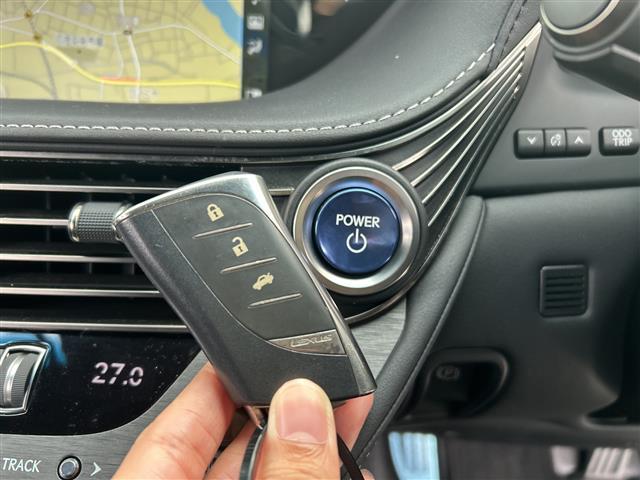 ＬＳ ＬＳ５００ｈ　Ｆスポーツ　サンルーフ／全方位カメラ／ＥＴＣ２．０／禁煙車／クルーズコントロール／レーンキープアシスト／コーナーセンサー／バックカメラ／ドライブレコーダー／ハーフレザーシート／シートヒーター／ステアリングヒーター（41枚目）