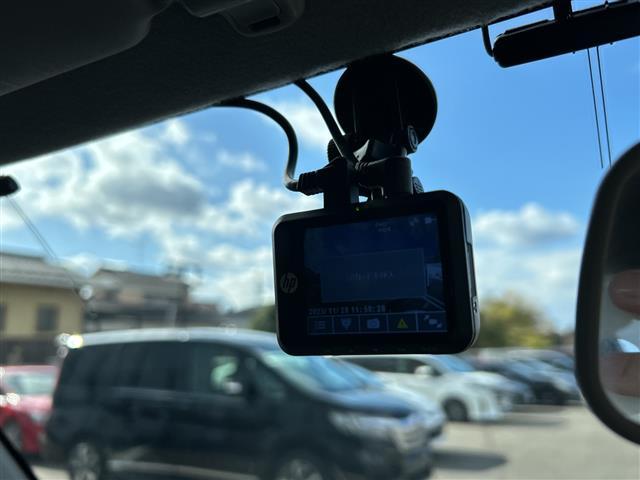 ジムニー ランドベンチャー　フルセグテレビ／社外７インチナビ／ハーフレザーシート／シートヒーター／背面タイヤハードカバー／サイドバイザー／スタッドレス有／純正アルミホイール／純正フロアマット／前後ドライブレコーダー／禁煙車　ＰＳ（17枚目）