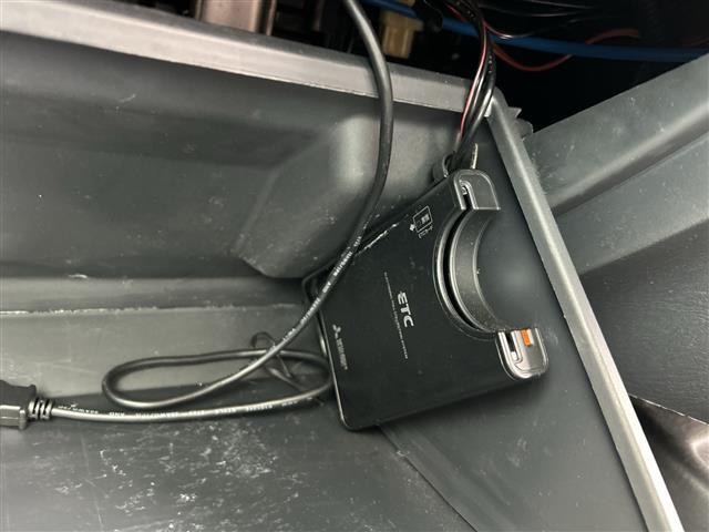 ジムニー ランドベンチャー　フルセグテレビ／社外７インチナビ／ハーフレザーシート／シートヒーター／背面タイヤハードカバー／サイドバイザー／スタッドレス有／純正アルミホイール／純正フロアマット／前後ドライブレコーダー／禁煙車　ＰＳ（18枚目）