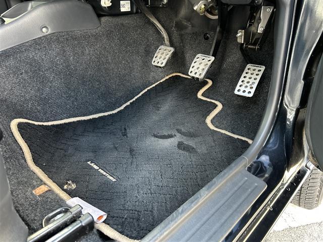 ジムニー ランドベンチャー　フルセグテレビ／社外７インチナビ／ハーフレザーシート／シートヒーター／背面タイヤハードカバー／サイドバイザー／スタッドレス有／純正アルミホイール／純正フロアマット／前後ドライブレコーダー／禁煙車　ＰＳ（19枚目）