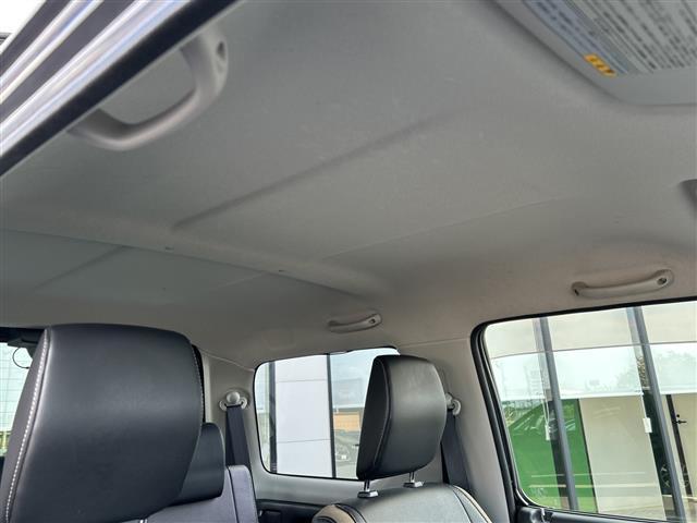 ジムニー ランドベンチャー　フルセグテレビ／社外７インチナビ／ハーフレザーシート／シートヒーター／背面タイヤハードカバー／サイドバイザー／スタッドレス有／純正アルミホイール／純正フロアマット／前後ドライブレコーダー／禁煙車　ＰＳ（23枚目）