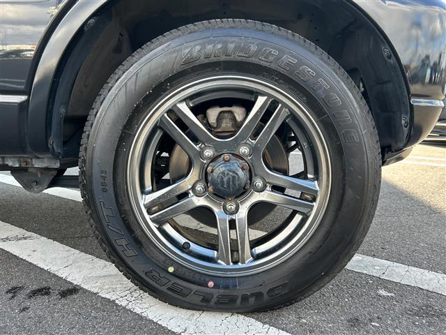 ジムニー ランドベンチャー　フルセグテレビ／社外７インチナビ／ハーフレザーシート／シートヒーター／背面タイヤハードカバー／サイドバイザー／スタッドレス有／純正アルミホイール／純正フロアマット／前後ドライブレコーダー／禁煙車　ＰＳ（24枚目）