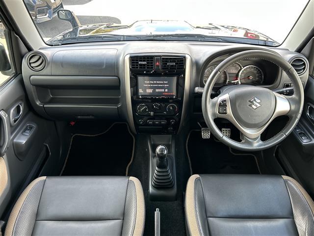 ジムニー ランドベンチャー　フルセグテレビ／社外７インチナビ／ハーフレザーシート／シートヒーター／背面タイヤハードカバー／サイドバイザー／スタッドレス有／純正アルミホイール／純正フロアマット／前後ドライブレコーダー／禁煙車　ＰＳ（42枚目）