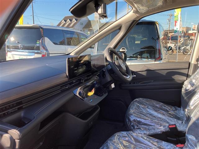 セレナ ｅ－パワー　ハイウェイスターＶ　全方位カメラ／両側パワースライドドア／フルセグＴＶ／純正ディスプレイオーディオ／バックカメラ／クルーズコントロール／プロパイロット／ハーフレザーシート／ワイヤレス充電／ＬＥＤヘッドライト／禁煙車（20枚目）