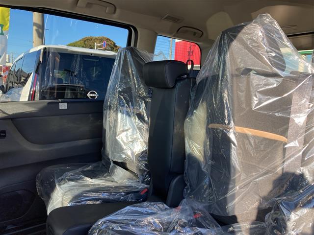 セレナ ｅ－パワー　ハイウェイスターＶ　全方位カメラ／両側パワースライドドア／フルセグＴＶ／純正ディスプレイオーディオ／バックカメラ／クルーズコントロール／プロパイロット／ハーフレザーシート／ワイヤレス充電／ＬＥＤヘッドライト／禁煙車（22枚目）