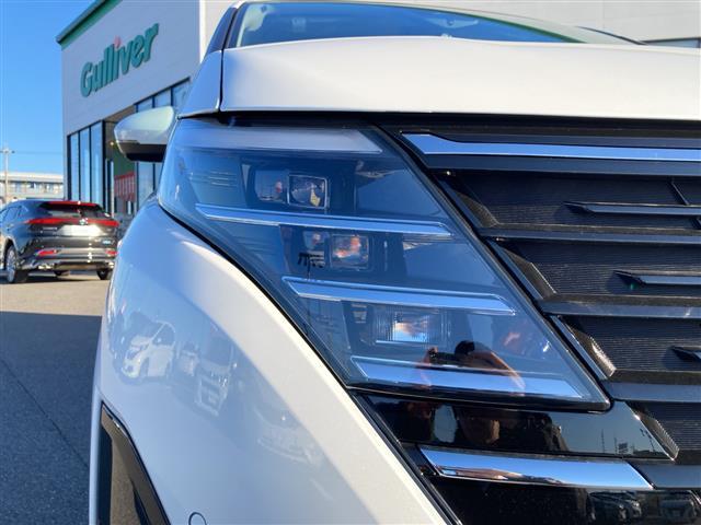 セレナ ｅ－パワー　ハイウェイスターＶ　全方位カメラ／両側パワースライドドア／フルセグＴＶ／純正ディスプレイオーディオ／バックカメラ／クルーズコントロール／プロパイロット／ハーフレザーシート／ワイヤレス充電／ＬＥＤヘッドライト／禁煙車（27枚目）