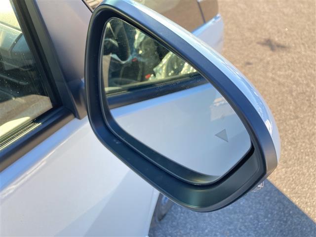 セレナ ｅ－パワー　ハイウェイスターＶ　全方位カメラ／両側パワースライドドア／フルセグＴＶ／純正ディスプレイオーディオ／バックカメラ／クルーズコントロール／プロパイロット／ハーフレザーシート／ワイヤレス充電／ＬＥＤヘッドライト／禁煙車（32枚目）