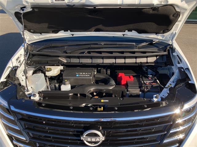 セレナ ｅ－パワー　ハイウェイスターＶ　全方位カメラ／両側パワースライドドア／フルセグＴＶ／純正ディスプレイオーディオ／バックカメラ／クルーズコントロール／プロパイロット／ハーフレザーシート／ワイヤレス充電／ＬＥＤヘッドライト／禁煙車（41枚目）