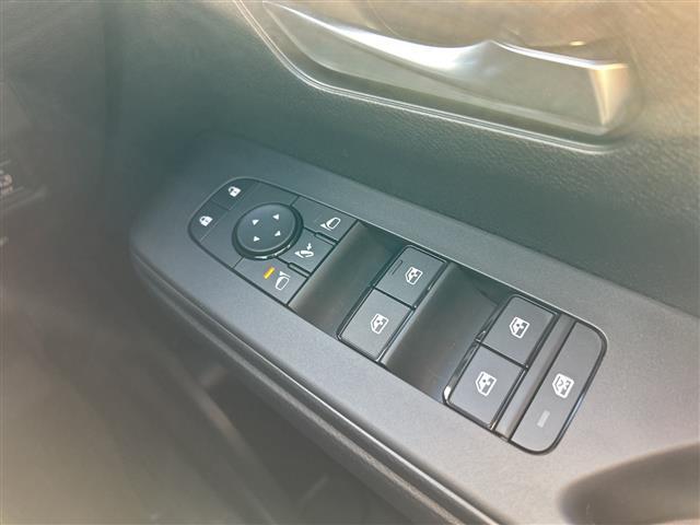 セレナ ｅ－パワー　ハイウェイスターＶ　全方位カメラ／両側パワースライドドア／フルセグＴＶ／純正ディスプレイオーディオ／バックカメラ／クルーズコントロール／プロパイロット／ハーフレザーシート／ワイヤレス充電／ＬＥＤヘッドライト／禁煙車（11枚目）