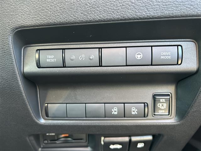 セレナ ｅ－パワー　ハイウェイスターＶ　全方位カメラ／両側パワースライドドア／フルセグＴＶ／純正ディスプレイオーディオ／バックカメラ／クルーズコントロール／プロパイロット／ハーフレザーシート／ワイヤレス充電／ＬＥＤヘッドライト／禁煙車（12枚目）