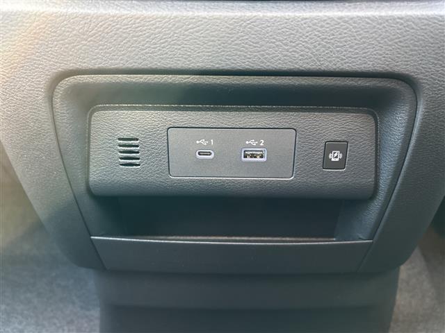 セレナ ｅ－パワー　ハイウェイスターＶ　全方位カメラ／両側パワースライドドア／フルセグＴＶ／純正ディスプレイオーディオ／バックカメラ／クルーズコントロール／プロパイロット／ハーフレザーシート／ワイヤレス充電／ＬＥＤヘッドライト／禁煙車（15枚目）