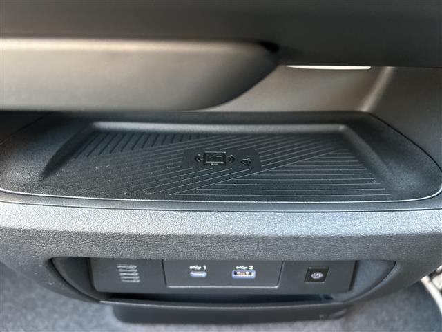 セレナ ｅ－パワー　ハイウェイスターＶ　全方位カメラ／両側パワースライドドア／フルセグＴＶ／純正ディスプレイオーディオ／バックカメラ／クルーズコントロール／プロパイロット／ハーフレザーシート／ワイヤレス充電／ＬＥＤヘッドライト／禁煙車（16枚目）