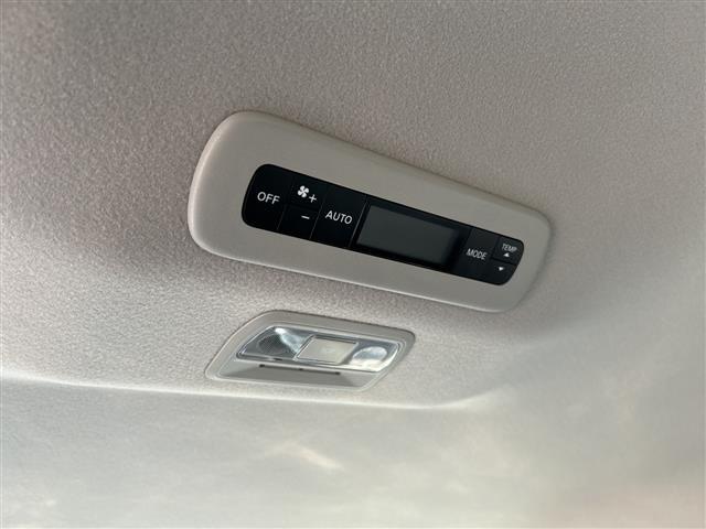 セレナ ｅ－パワー　ハイウェイスターＶ　全方位カメラ／両側パワースライドドア／フルセグＴＶ／純正ディスプレイオーディオ／バックカメラ／クルーズコントロール／プロパイロット／ハーフレザーシート／ワイヤレス充電／ＬＥＤヘッドライト／禁煙車（17枚目）