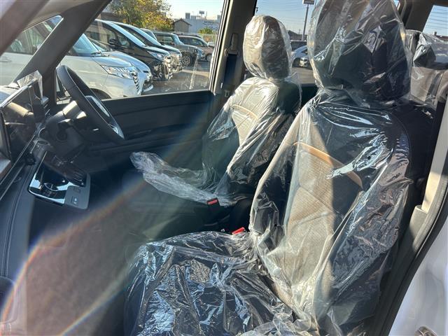 セレナ ｅ－パワー　ハイウェイスターＶ　全方位カメラ／両側パワースライドドア／フルセグＴＶ／純正ディスプレイオーディオ／バックカメラ／クルーズコントロール／プロパイロット／ハーフレザーシート／ワイヤレス充電／ＬＥＤヘッドライト／禁煙車（19枚目）